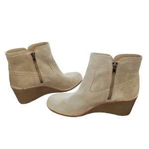 G.H Bass Women's Tan Suede Ankle Booties Sz 8
